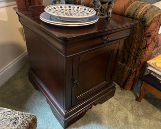 Broyhill end table