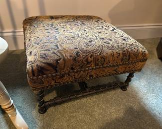 Footstool with metal base