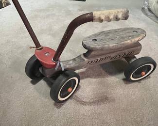Vintage Radio Flyer 4 eheel ride on toy scooter 