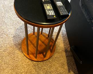 Onyx wood side table