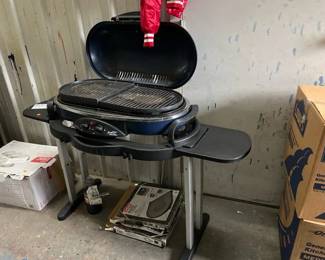 COLEMAN PORTABLE GRILL STAND