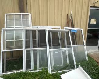 LOT OF VARIOUS SIZE WINDOWS