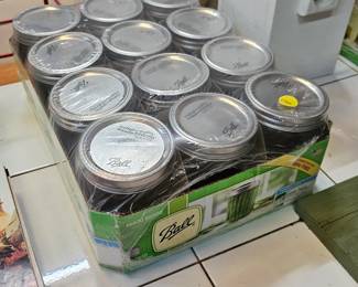 LOT OF GLASS CANNING JARS WITH LIDS