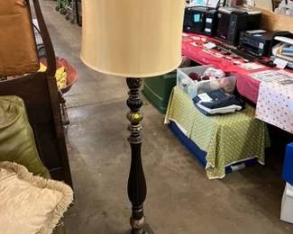 FLOOR LAMP