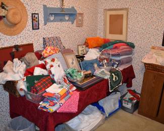 Middle Bedroom/Linens Overview