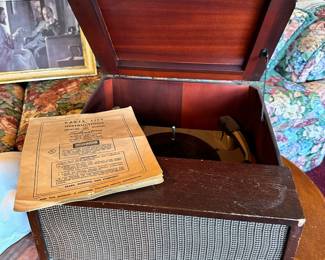 1950's Silvertone Tube Radio/Record Changer