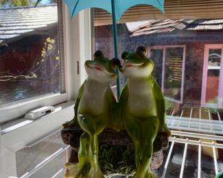 Miniature Frog Resin Garden Statue