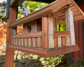 Cedar Wood Birdhouse/Bird Feeder