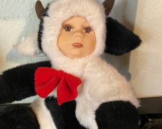 Geppeddo Cuddle Kids Porcelain/Plush Cow Doll 