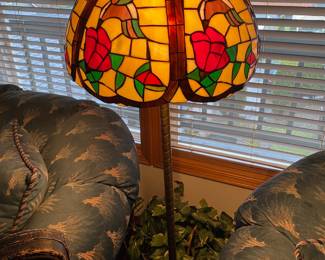 Tiffany Style Floor Lamp with Hummingbird Pattern Bell Shade 