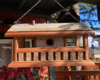 Cedar Wood Birdhouse/Bird Feeder