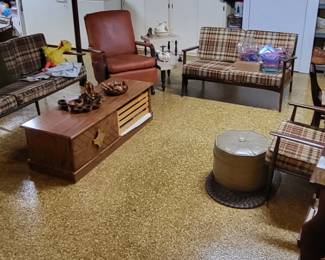 Lane mid Century, Love seat frame does not match sofa & chair