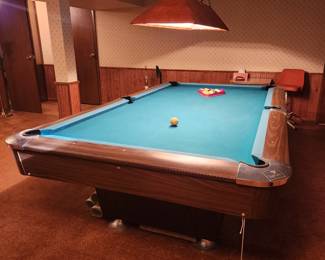 Top line pool table, 3pc 1 inch slate table in perfect condition! Accessories included 
