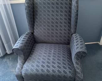 Recliner works well in good condition