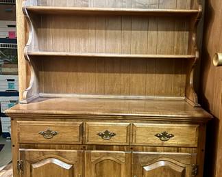 1960s Sprague & Carleton New Hampshire solid rock maple hutch. The top hutch and bottom cabinet separate for easier transport. The open hutch's two shelves have grooves to display plates and platters vertically and are deep enough to also hold bowls and trinkets. The top of the cabinet offers a place for larger pieces, while a single, wide drawer (looks like three) and cabinet space with a shelf provide great storage. The dentil moulding and scalloped trim are characteristic of 1960s Early American styling. This well-proportioned, usable and attractive hutch is in very good vintage condition.
44"W x 69"H x 17"D (lower cabinet) and 8.5"D (upper hutch). $200