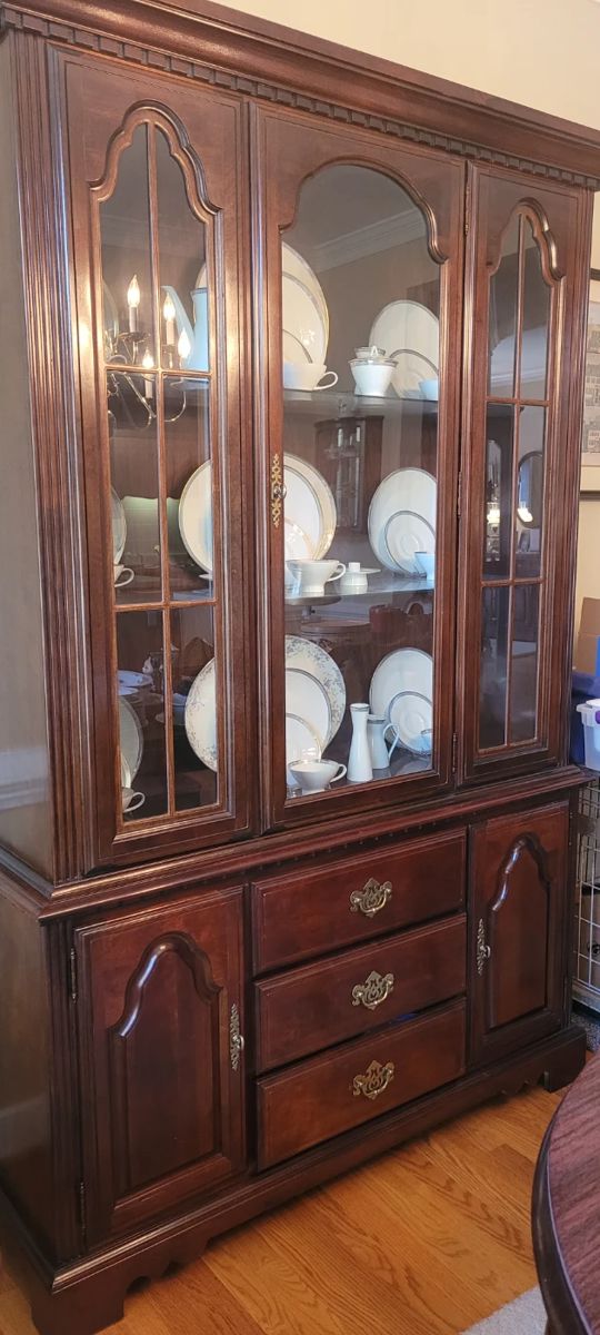 Lenoir House Division of  Broyhill Furniture Industries, Inc China Cabinet (contents not included)