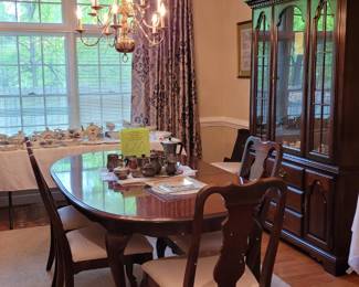 Lovely dining room and decor