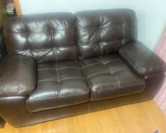 Leather love seat, excellent condition 