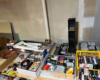 VHS, dvd, cd’s, cassettes 