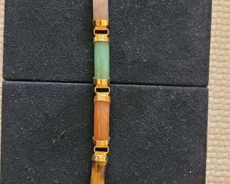 #40 multi-color jade and gold-tone bracelet 7 3/4"
