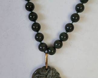 #30 dark green carved Jade pendant & beads 19" necklace w/vintage clasp