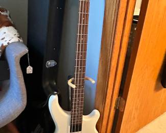 Washburn B-2 Electric Guittar