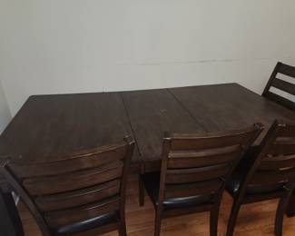 Dining Table w 6 Chairs