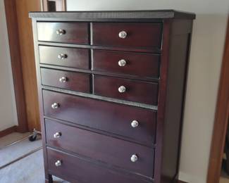 Chest of drawers