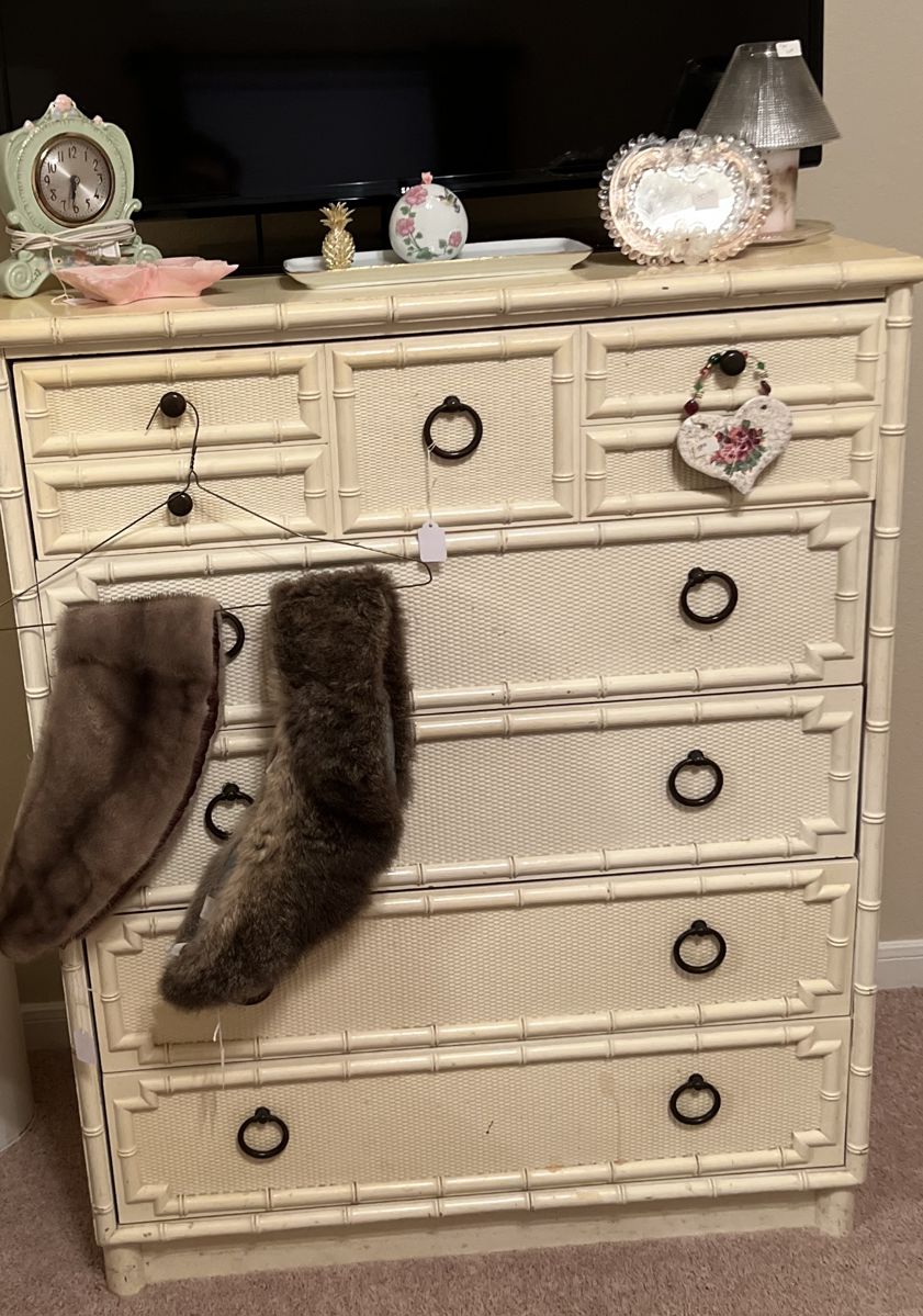 Pearland Treasure Trove Estate Sale starts on 4/12/2024