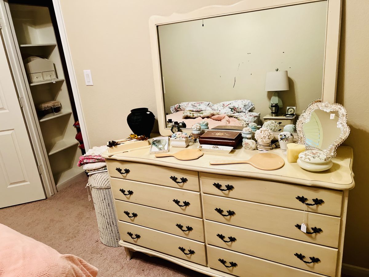 Pearland Treasure Trove Estate Sale starts on 4/12/2024