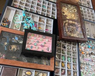 Yes. There really IS THIS MUCH JEWELRY AND YES, ITS ALL FROM 1 PERSON!!!!