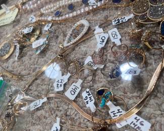 Beautiful sellable and collectible gold pieces