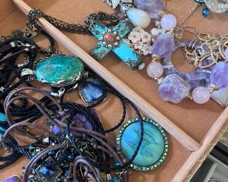 1000s of Rings, Necklaces,  Earrings 