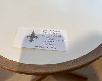 close up of the table top.