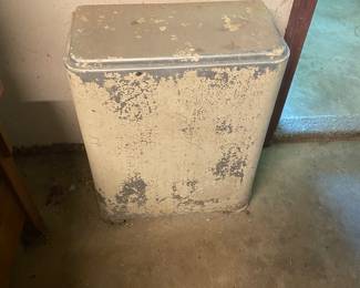 Another vintage laundry hamper 