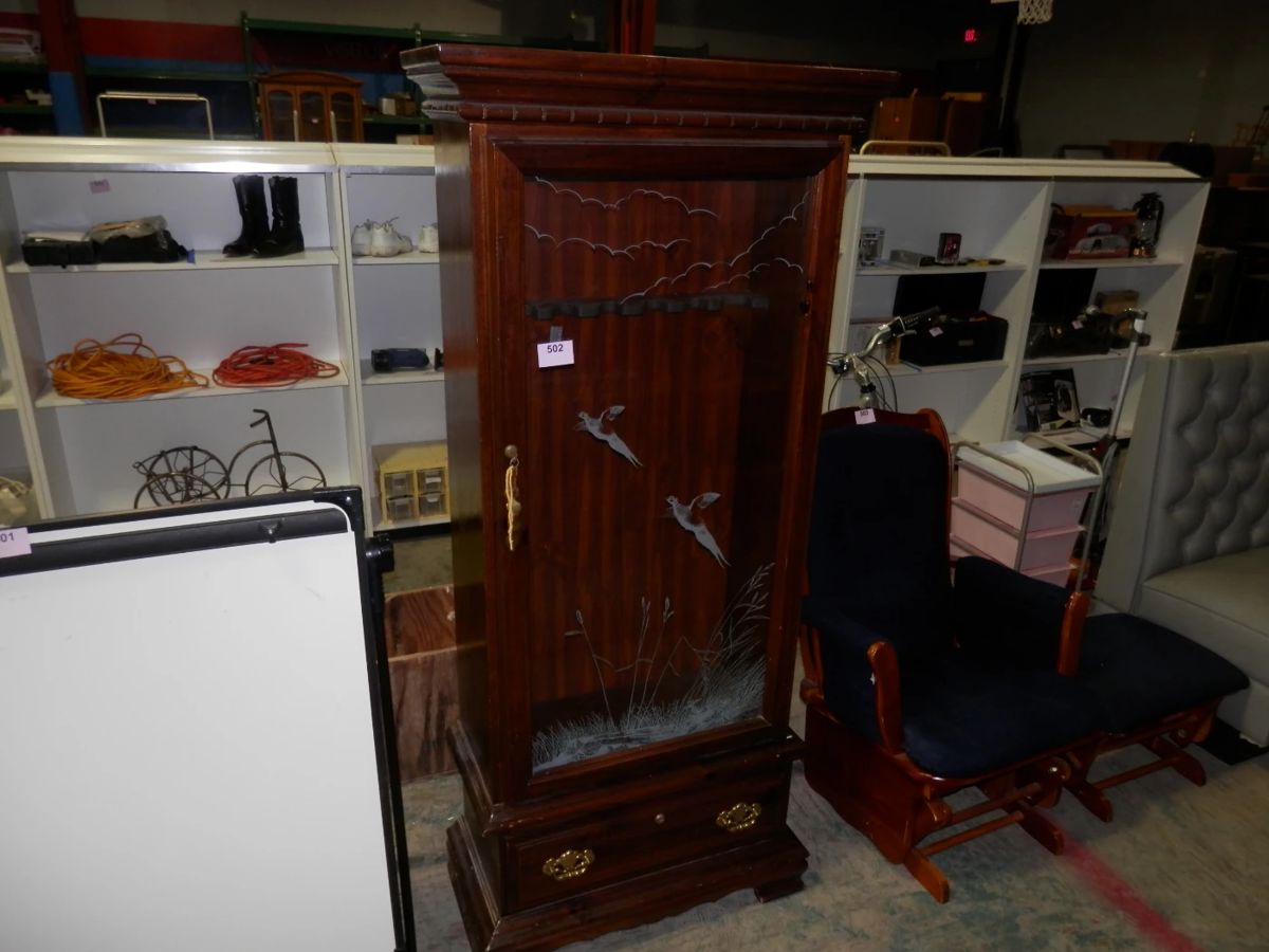 ANTIQUES & COLLECTIBLES ONLINE AUCTION KILLEEN... starts on 4/11/2024