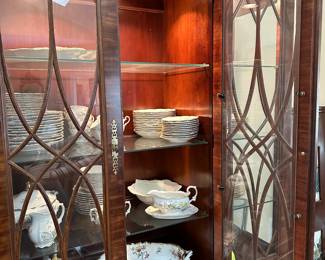 F4 - $400. Thomasville "The Mahogany Collection". Lighted China Cabinet / Breakfront. Measures 19" deep x 64" wide x 83" tall. Moves in 2 pieces. (Base is 30" Top is 53") Very good vintage condition. Has 9 adjustable glass shelves. 