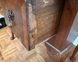 F7 - $175. Queen Anne Style Burl Cross Banded Walnut Lowboy. Measures 17" deep x 29" wide x 28" tall.  Has some veneer pieces missing and a small amount of bubbling. Overall very good antique condition. 