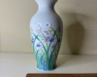 F68 - $10. Oragari Meadow Vase. 