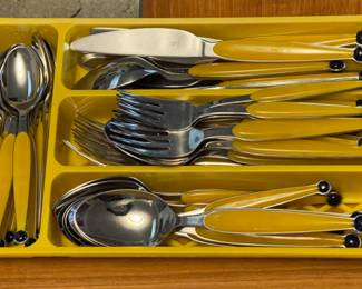 MEMPHIS POST MODERN STYLE FLATWARE SET 