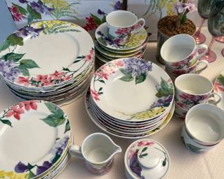 $150.00……………….SAVOIR VIVRE MEADOW SPLENDOR CHINA SET SERVICE FOR 8 PLUS SERVING PIECES 