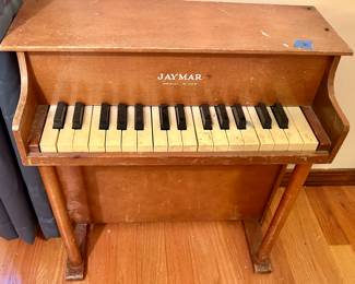 Vntg Jaymar Childs upright piano $25