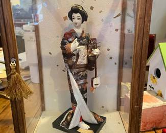 Geisha in glass case