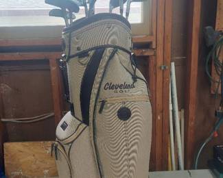 golf bag with clubs