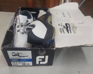 Golf shoes - men's 10.5