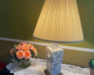 Table lamp, silk flowers