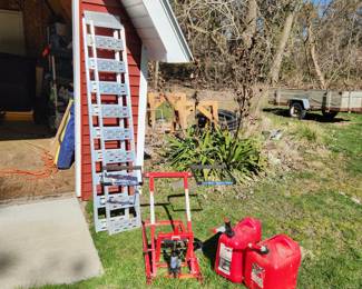 Like new condition lawn tractor lift