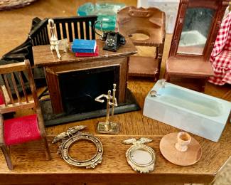 Doll house miniatures
SOLD as a lot