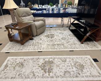 Rugs are clean and a great neutral color.