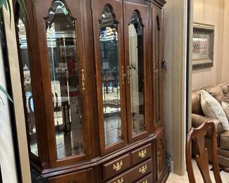 Matching hutch to dining set.